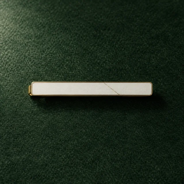 Cracked Tie Bar, front view on green felt