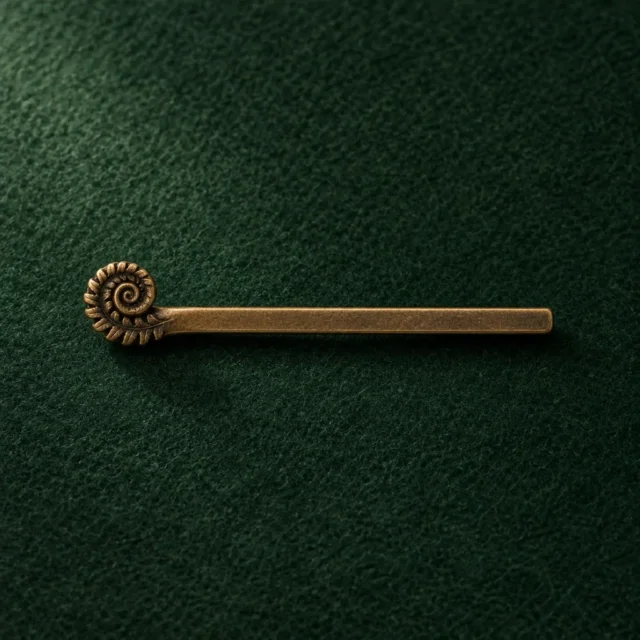 Fern Tie Bar, front view on green felt
